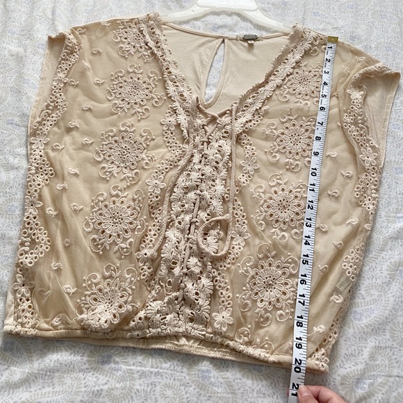 Gimmicks by BKE lace-up mesh embroidered top, cream - Picture 7 of 10